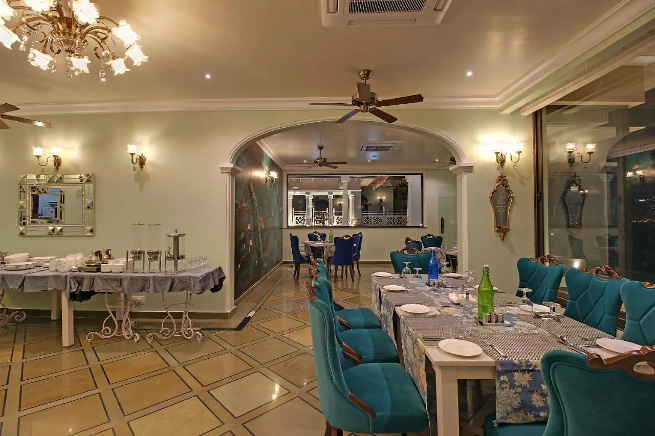**** Отель Jhadol Vijay Vilas Near Lake Pichola Удайпур Индия
