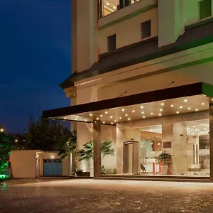 ramada-by-wyndham-new-delhi-pitampura-110034.hotelsdelhi.org/