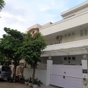 sri-radha-krishna-kunj-homestay.agrahotelsindia.net/